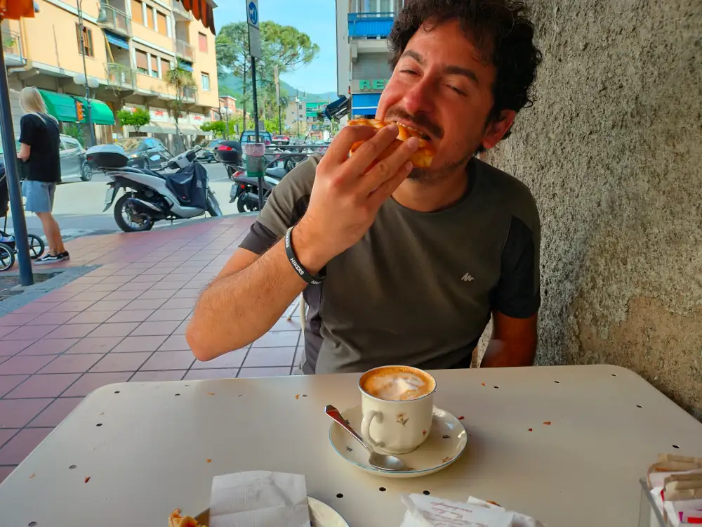 daniele mangia focaccia recco sui miei passi