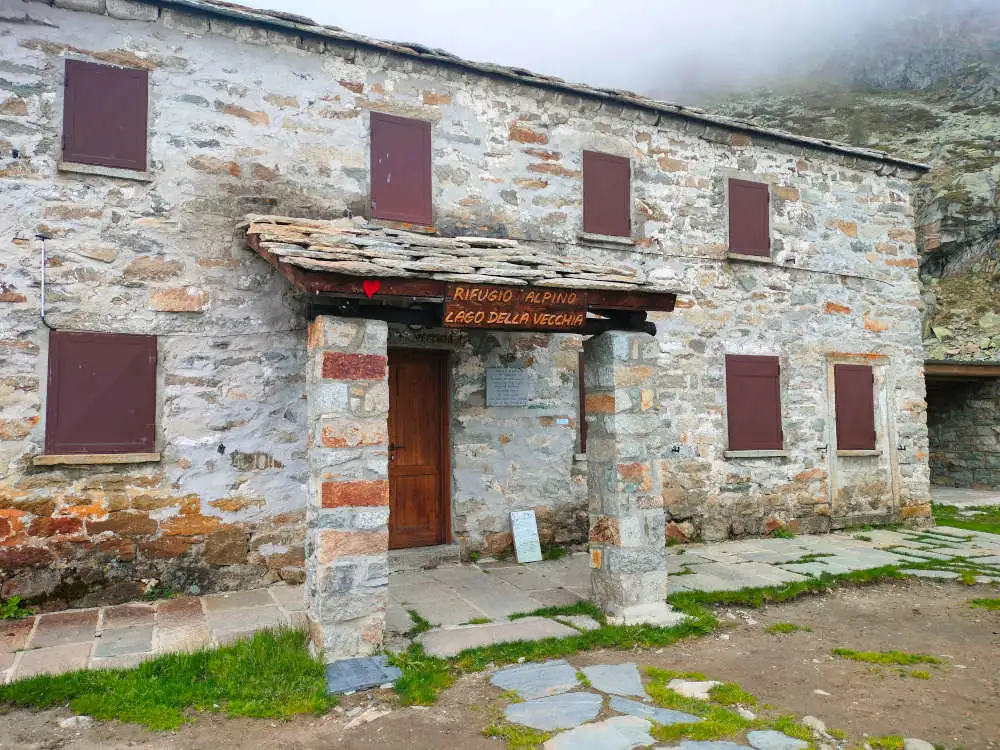 rifugio lago della vecchia valle cervo sui miei passi